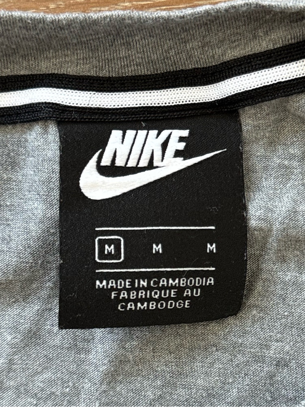 Nike Logo Tee - Picture 3 of 3